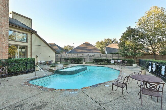 Building Photo - 16800 Sugar Pine Dr