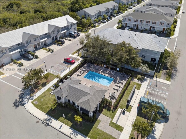 Building Photo - 1720 SE 9th Ave