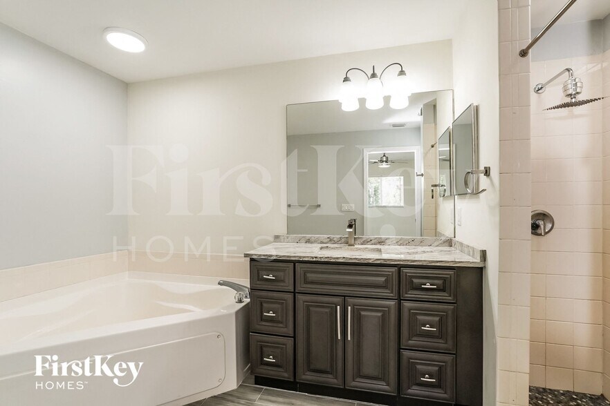 Building Photo - 8451 Caloosa Rd