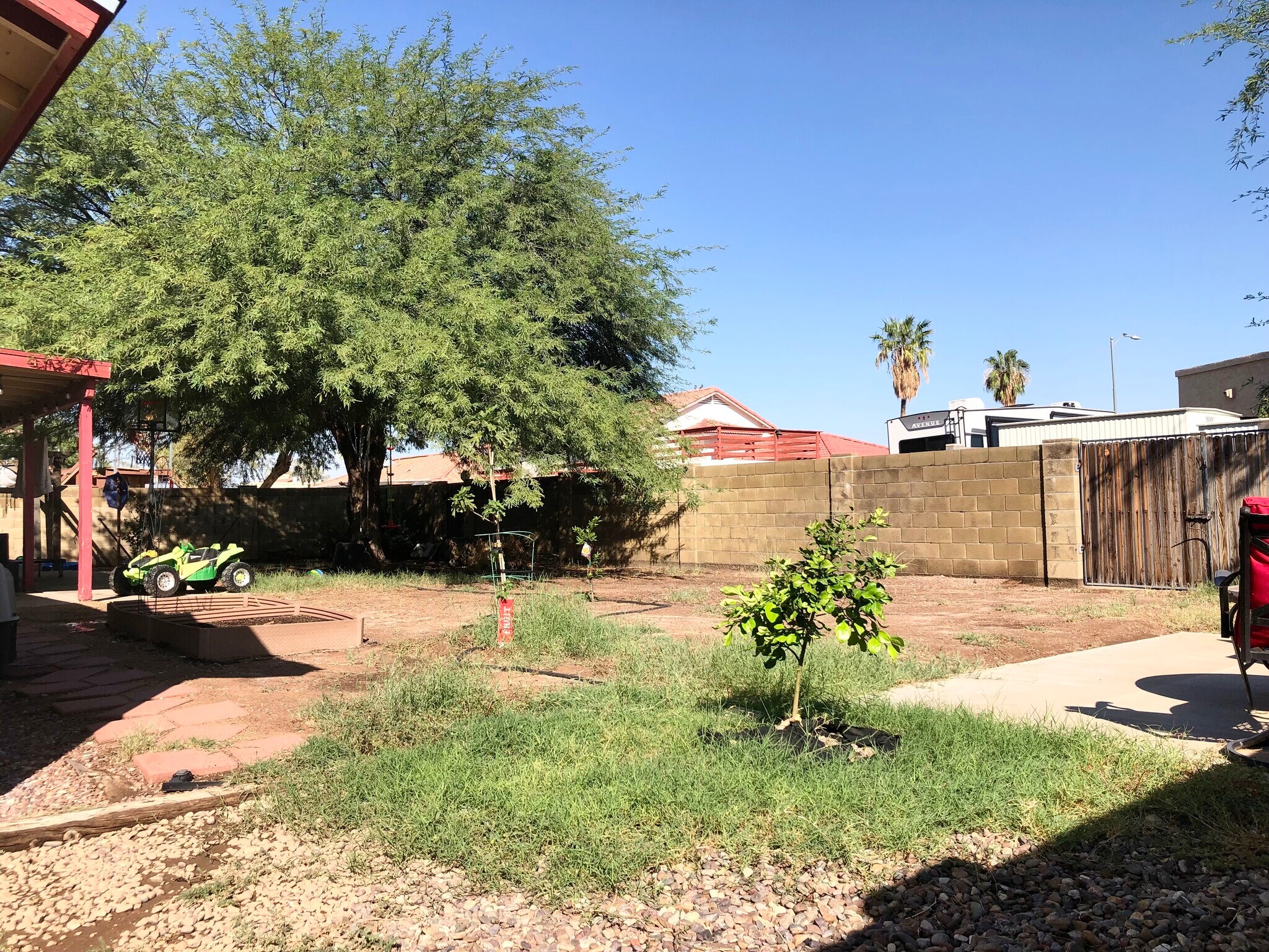 Building Photo - 1138 E Avenida Grande