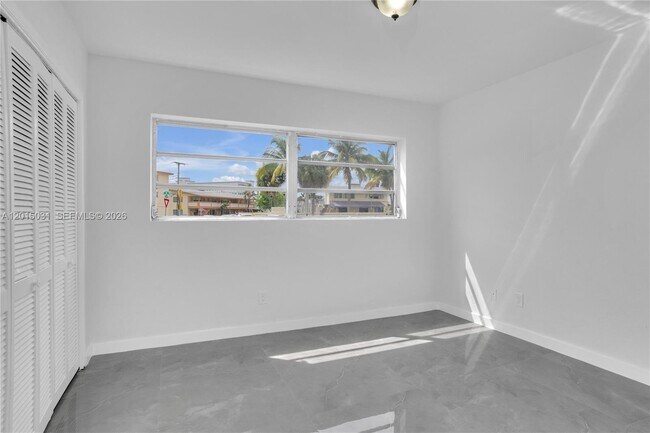 Building Photo - 11930 NE 19th Dr