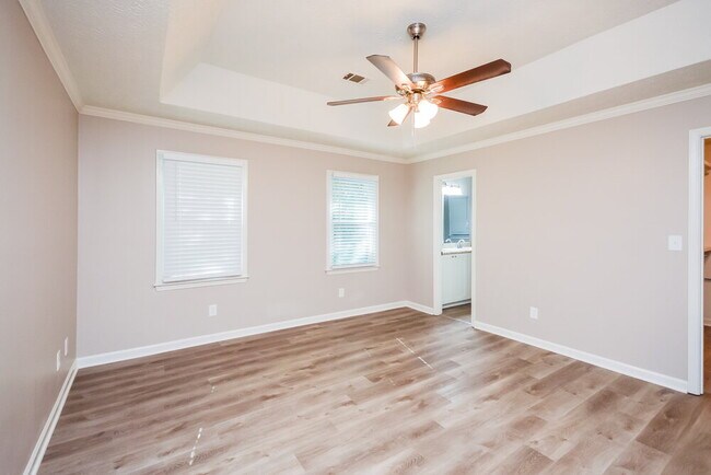 Building Photo - 1407 Hillside Pl SE