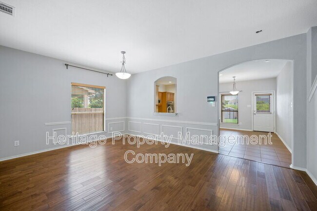 Building Photo - 304 Rustic Tr