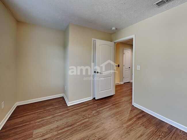 Building Photo - 1205 Sundown Ct