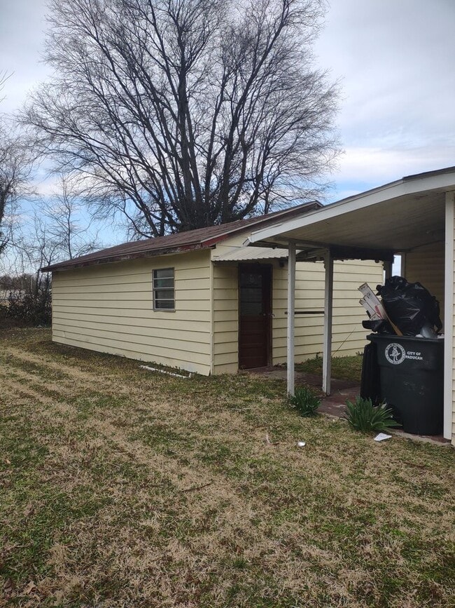 Building Photo - 2 Bedroom / 1 Bath Paducah
