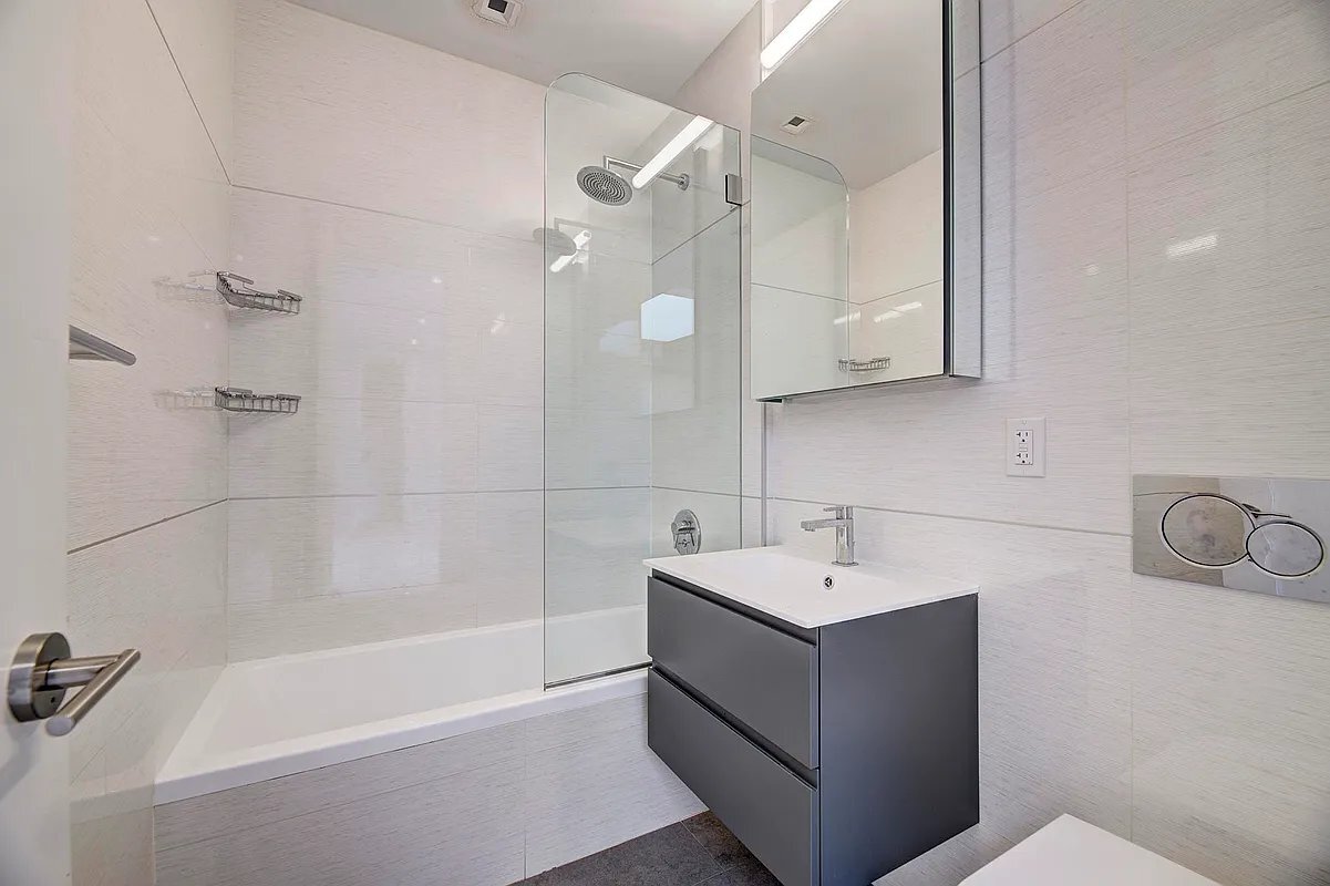 Building Photo - 219 E 28th St