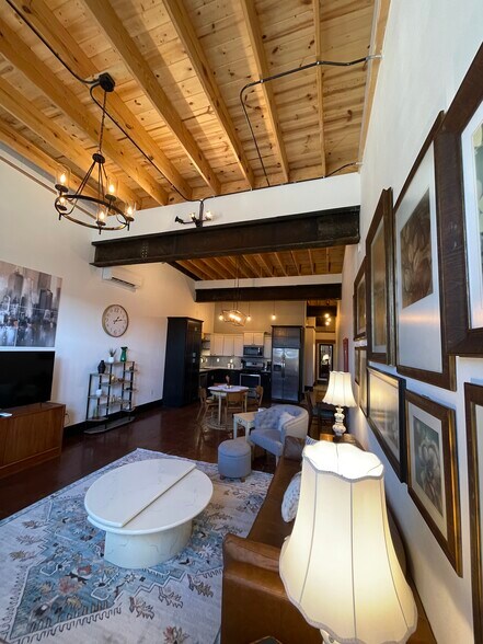 Building Photo - 719 S. Baker St.