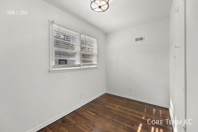 Building Photo - 3906 Booth St