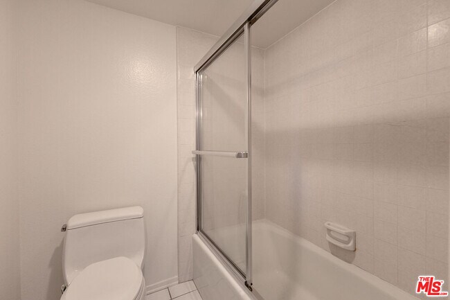 Building Photo - 1709 Cam De Villas