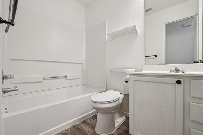 Building Photo - 209 Cottontail Dr