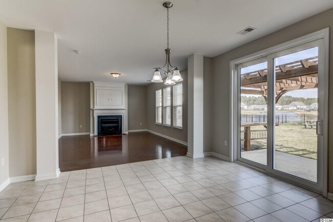 Building Photo - Carolina Farm home
