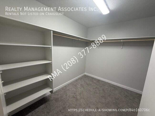 Building Photo - 3781 W La Brea Dr