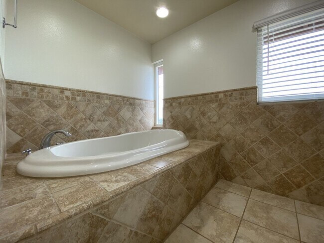 Building Photo - Spacious Home in La Costa with Nice View!!