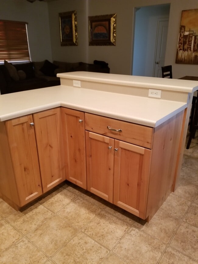 Building Photo - Fully Furnished!! Snowbird and builder Special! Flexible lease options available.