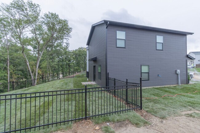 Building Photo - 2817 Emery Dr