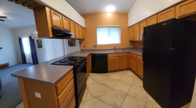 Building Photo - 9533 N Crestone Dr