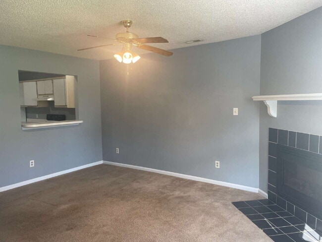 Building Photo - Two Bedroom, 1.5 Bath Townhome-201 Mesa Ln.