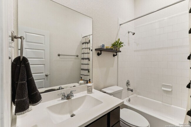 Building Photo - 12142 Buckaroo Ranch