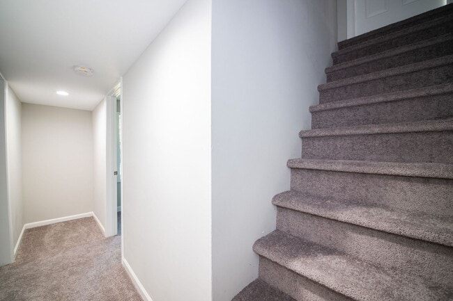 Building Photo - 3 Bedrooms, 2 Bathrooms on Colonial Avenue in Colonial Heights! Must SEE!!!