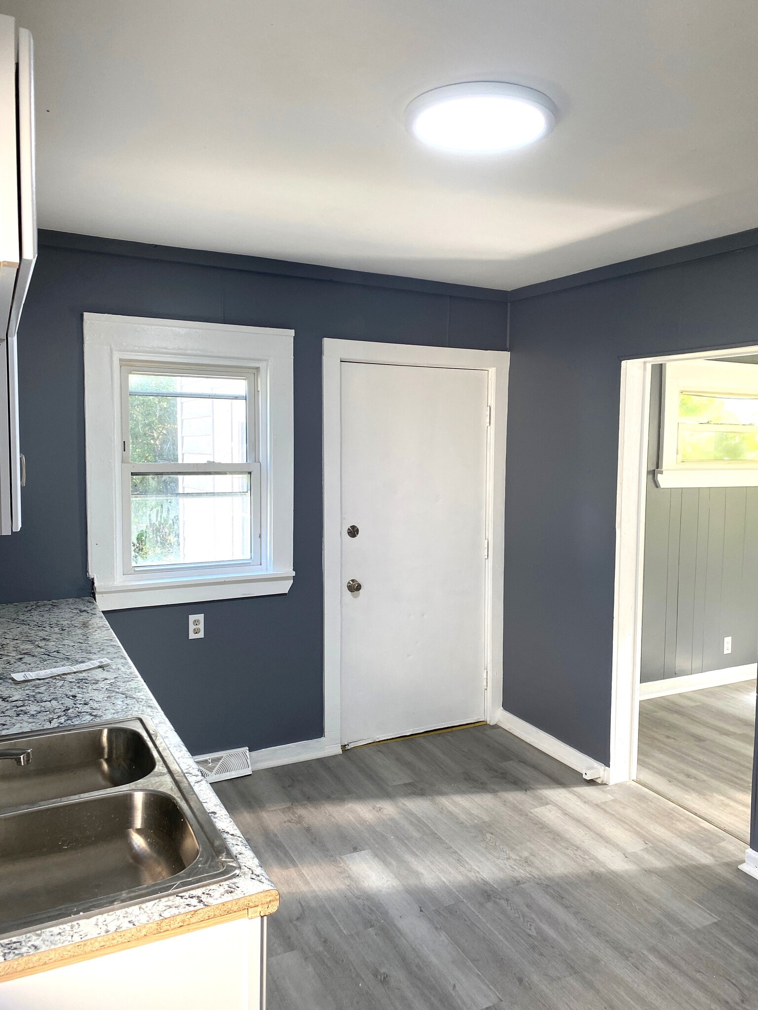 Building Photo - 411 Newman St