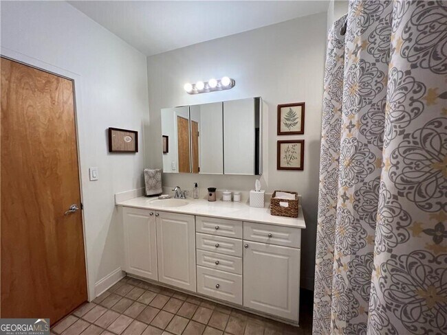 Building Photo - 1736 Liberty Ln