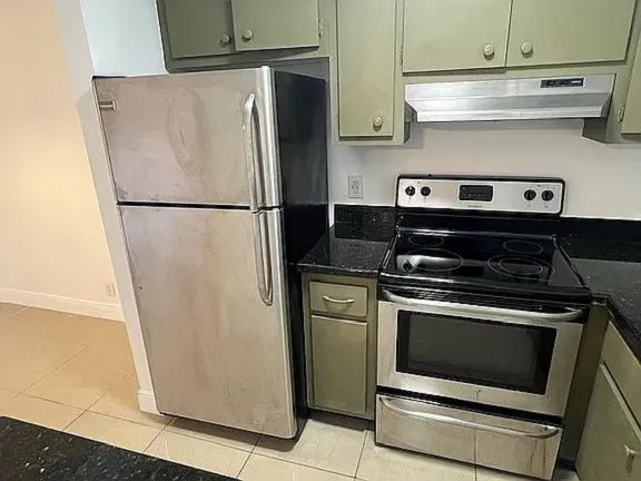 Building Photo - 1549 NE 26th Dr