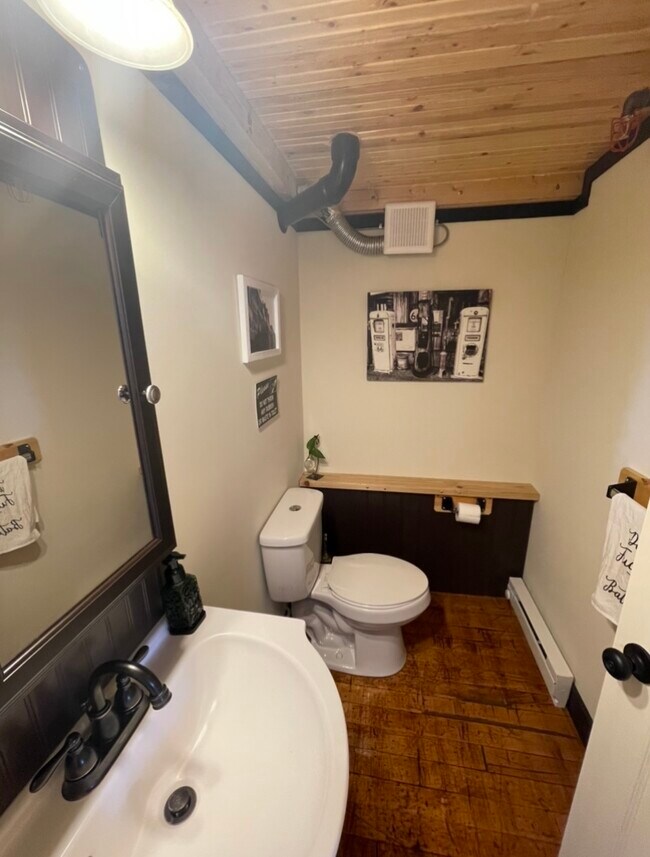 Building Photo - 691 Trump St