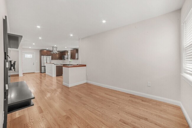 Building Photo - 50 Main St