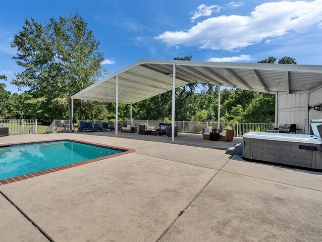 Building Photo - 8402 Matthews Ln