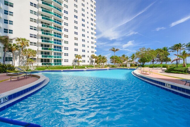 Building Photo - 3001 S Ocean Dr