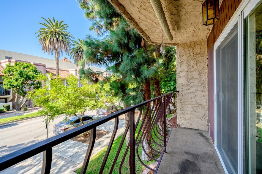 Building Photo - 310 N Jackson St