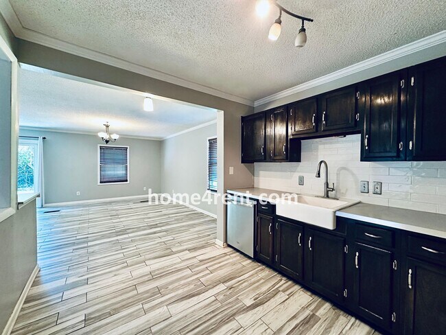 Building Photo - Overland Park Ranch w/ Wood Floors, Update...