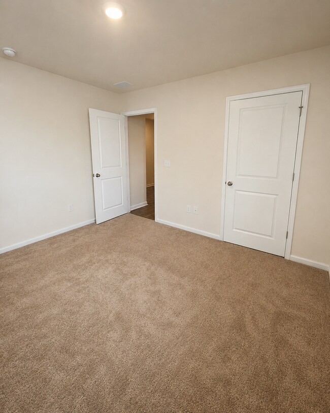 Building Photo - Beautiful 3 Bedroom Home with a Fenced Backyard