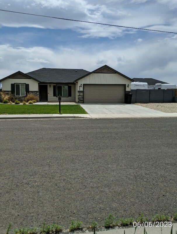 Primary Photo - 817 Craven Ave