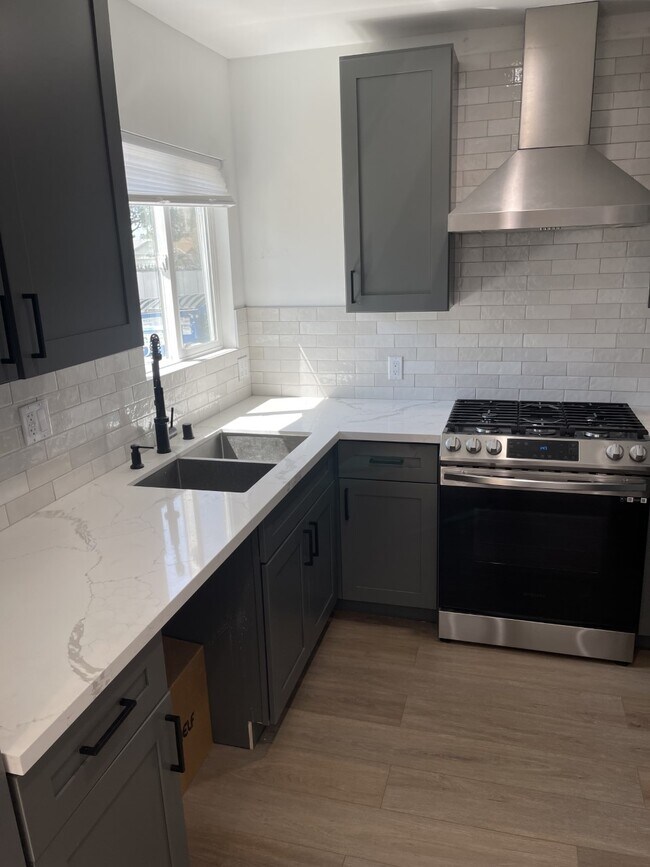 Building Photo - 12611 Barbara Ann St