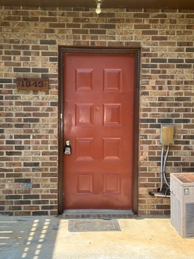 Building Photo - 1 Bedroom, 1 bath Ground level Apt, Kingsp...
