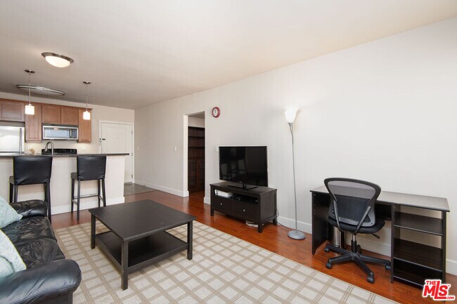 Building Photo - 10982 Roebling Ave