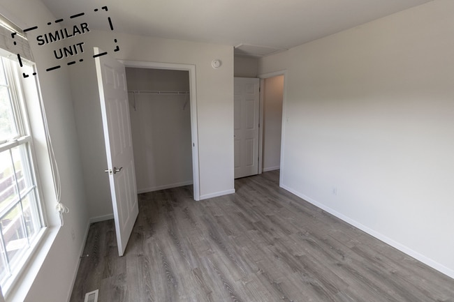 Building Photo - 3322 E St Charles Rd