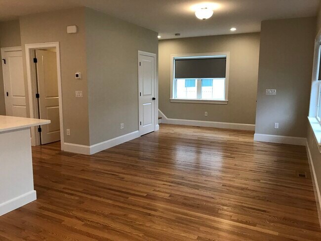 Building Photo - 33 Melbourne Ave