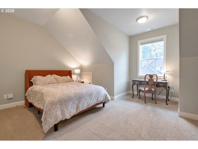 Building Photo - Gorgeous Executive Style Home in Southwest...