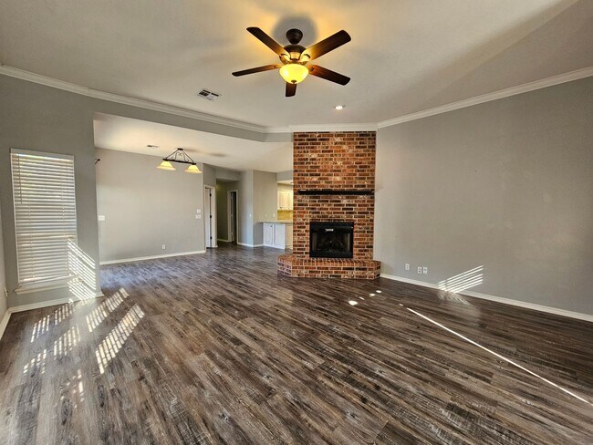 Building Photo - (3) Bed/(2) Bath Avail NOW! Storm Shelter!