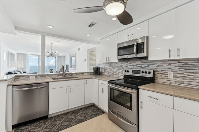 Building Photo - 3580 S Ocean Blvd