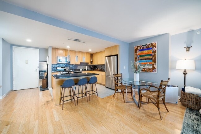 Building Photo - 700 Grove St