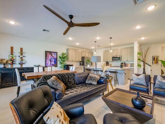 Building Photo - 3 Bedroom 2.5 Bathroom Townhome with 2 Car Garage and Fenced Patio!**ASK ABOUT MOVE IN SPECIAL**