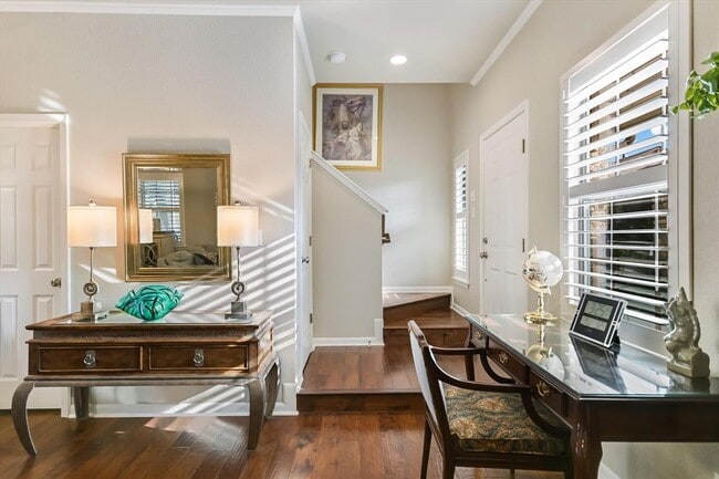 Building Photo - 2201 Lakeway Blvd