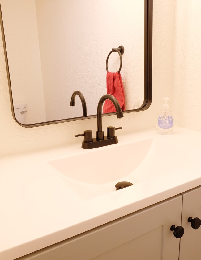 Building Photo - 6127 Meadowhaven Ln