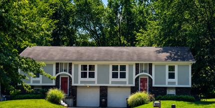 Building Photo - 5814-5816 NW Walnut Ct