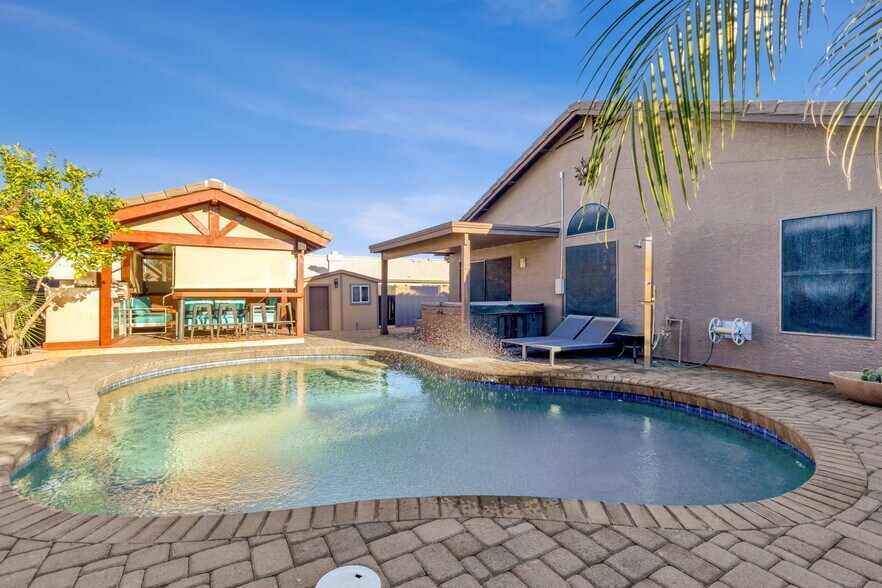 Building Photo - 17424 N 2nd Ave