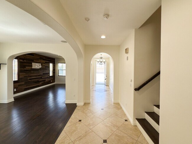Building Photo - ~Temecula's Wolf Creek Community~ Beautifu...