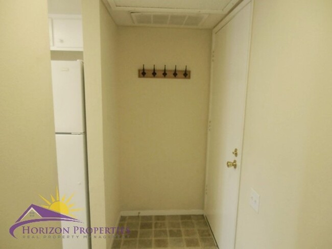 Building Photo - Unique 1 Bed 1 Bath 760sqft 2nd Floor Arde...